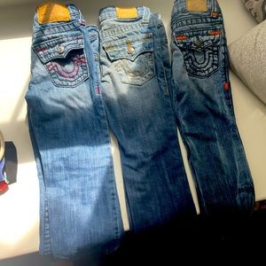 Log of 3 pairs of true religion jeans